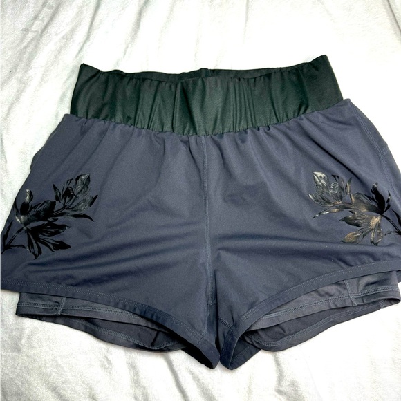 Fabletics Shorts, size M, running shorts with spandex undershorts - Picture 1 of 8